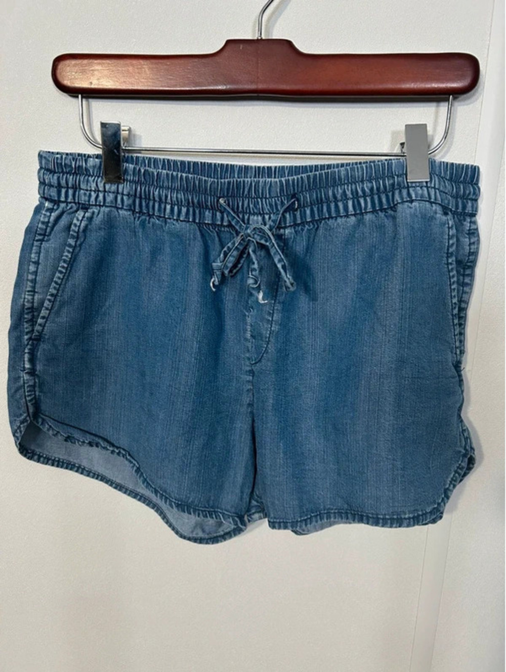 Gap Denim Pull On Shorts Women’s Small Blue Elastic Waist Drawstring